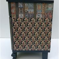 Kleiner Schrank "Zeitmesser"  