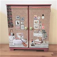 Großer Puppenschrank "Papas Gitarre" 