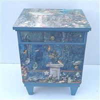 Neugieriger Dachs im Freskengarten