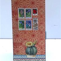 Kleiner Puppenschrank "Briefmarkensammlung"