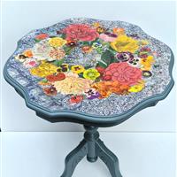 Tisch "Üppiger Blumenkranz"